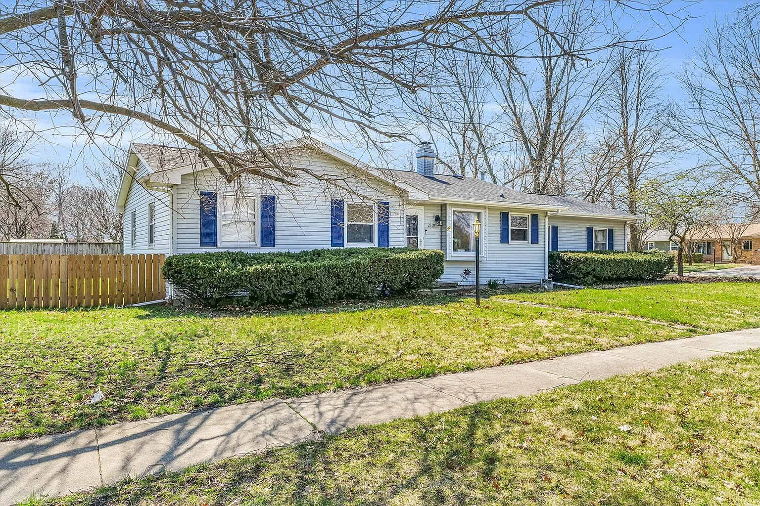 2319 Sumac Dr photo 1