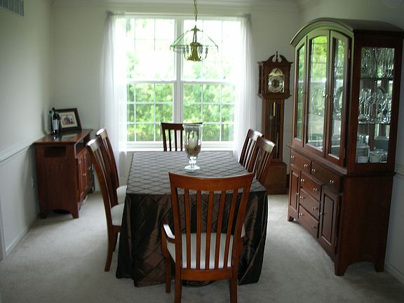 Formal Dining Room with Tray Ceiling