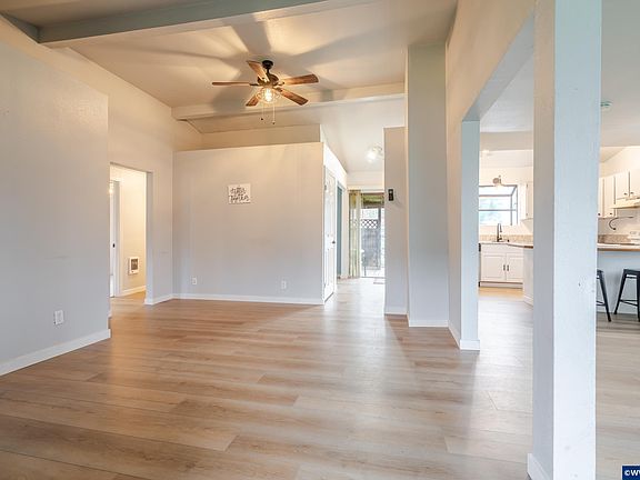 5th image of 410 SW Broadway St
