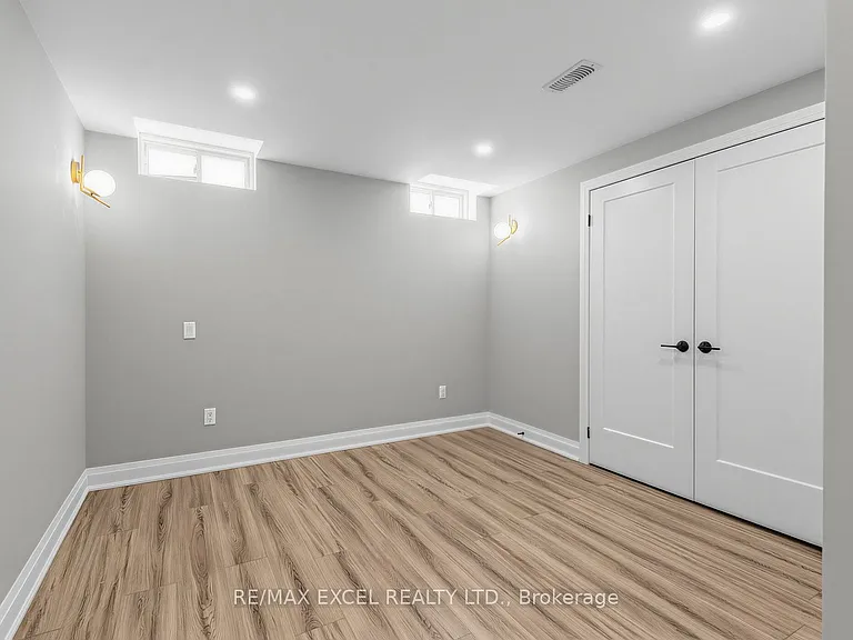 25 Demott Ave — Photo 30
