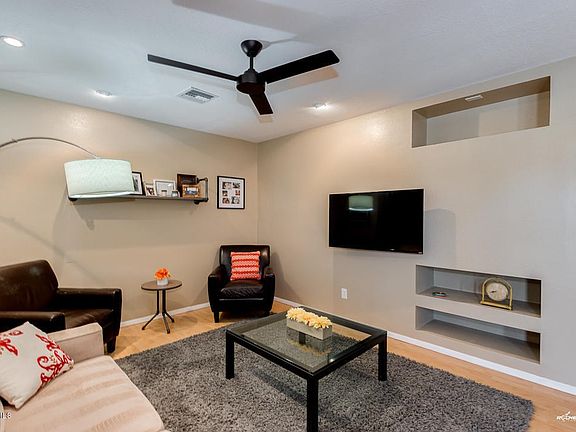 Entry/Living Room