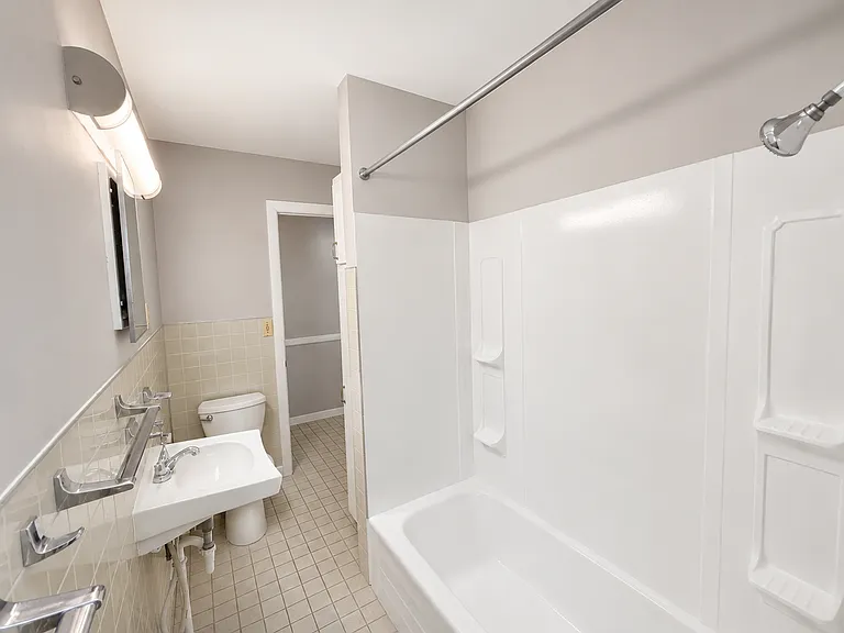 329 Lyon St NE #2 — Photo 10
