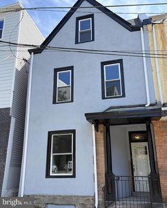 303 Green Ln, Philadelphia, PA, 19128