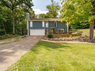 312 Vicksburg Dr, Lansing, MI 48917