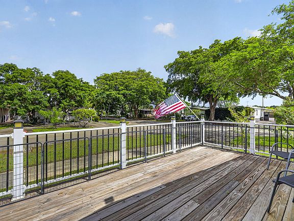 3rd image of 3000 SW 51st Street