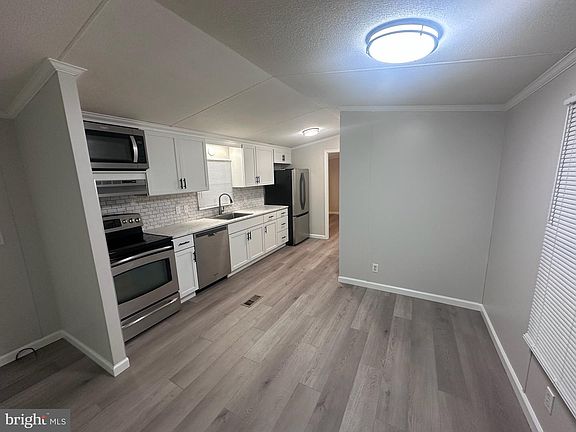 5th image of 72 Oak Knoll Est
