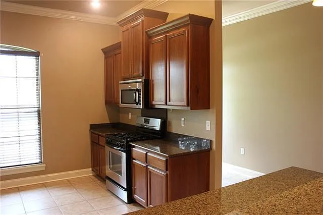 Stainless steel stove and built In microwave, beautiful ceramic tile, tall ceilings