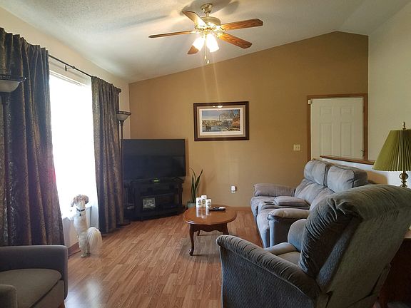 3rd image of 104 Grand Central Dr