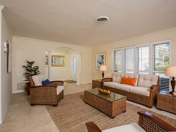 5th image of 925 Reef Ln