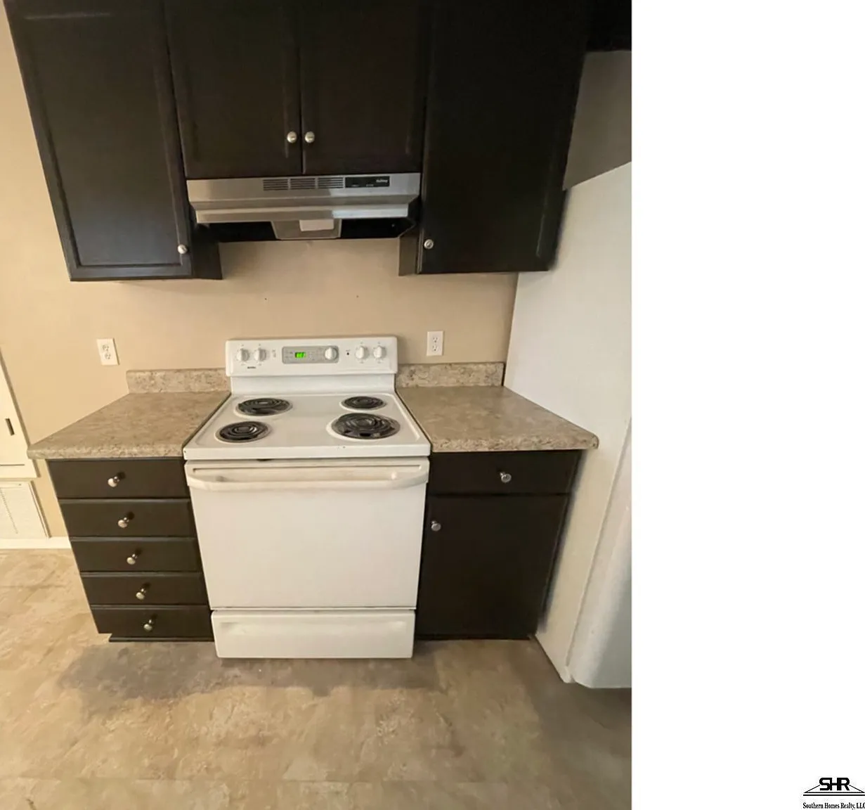 2 bed, 1.0 bath, 950 sqft, $1,225 — Photo 2