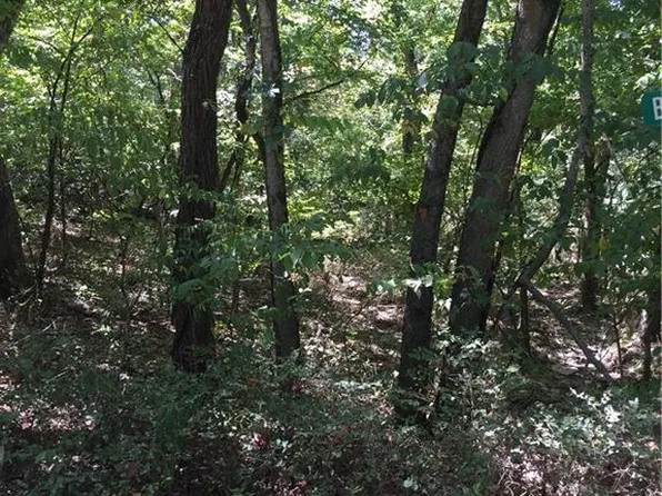 98 Locust Dr, Mound City, KS 66056