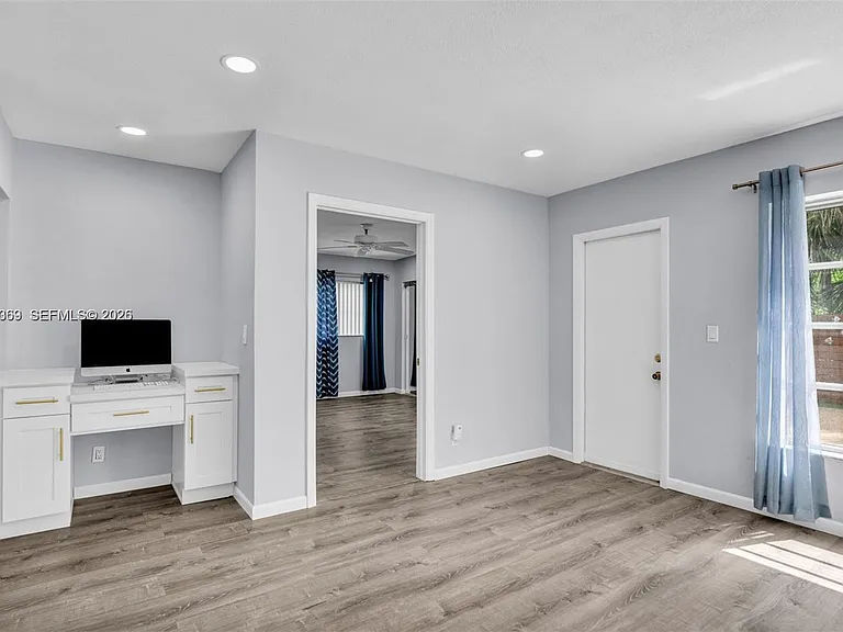 851 SW 49th Ter — Photo 12