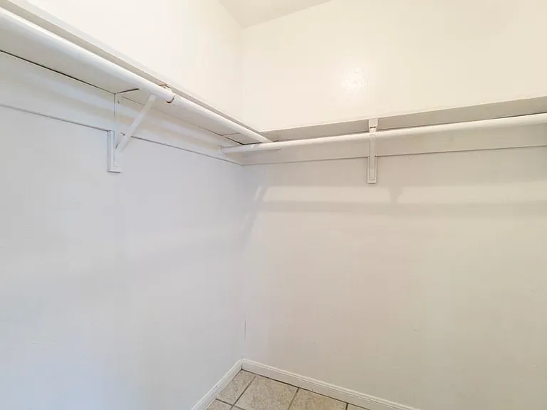 18746 Wood Glen Ln — Photo 13