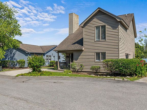 2nd image of 22 Foxcroft Ln.