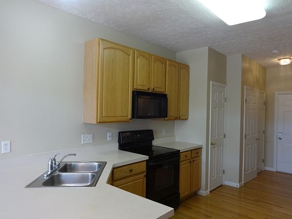 3rd image of 3525 Thorngate Dr #C