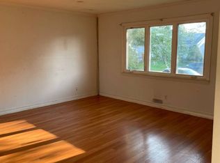 9 N Fordham Rd, Hicksville, NY 11801