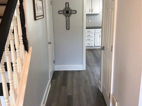 3rd image of 98 Midgewood Dr