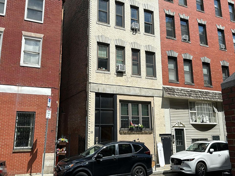 1st image of 15 Charter St APT 3