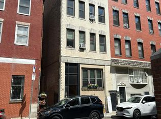 15 Charter St APT 3, Boston, MA 02113