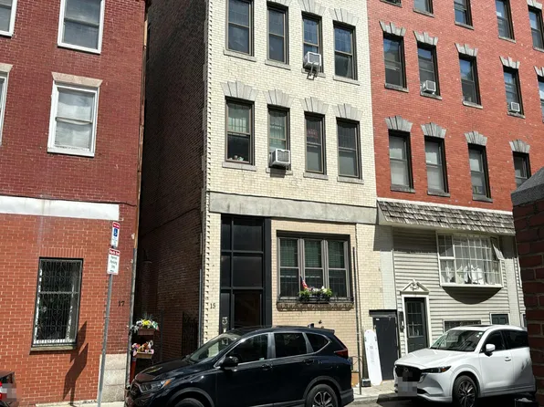 15 Charter St APT 3, Boston, MA 02113