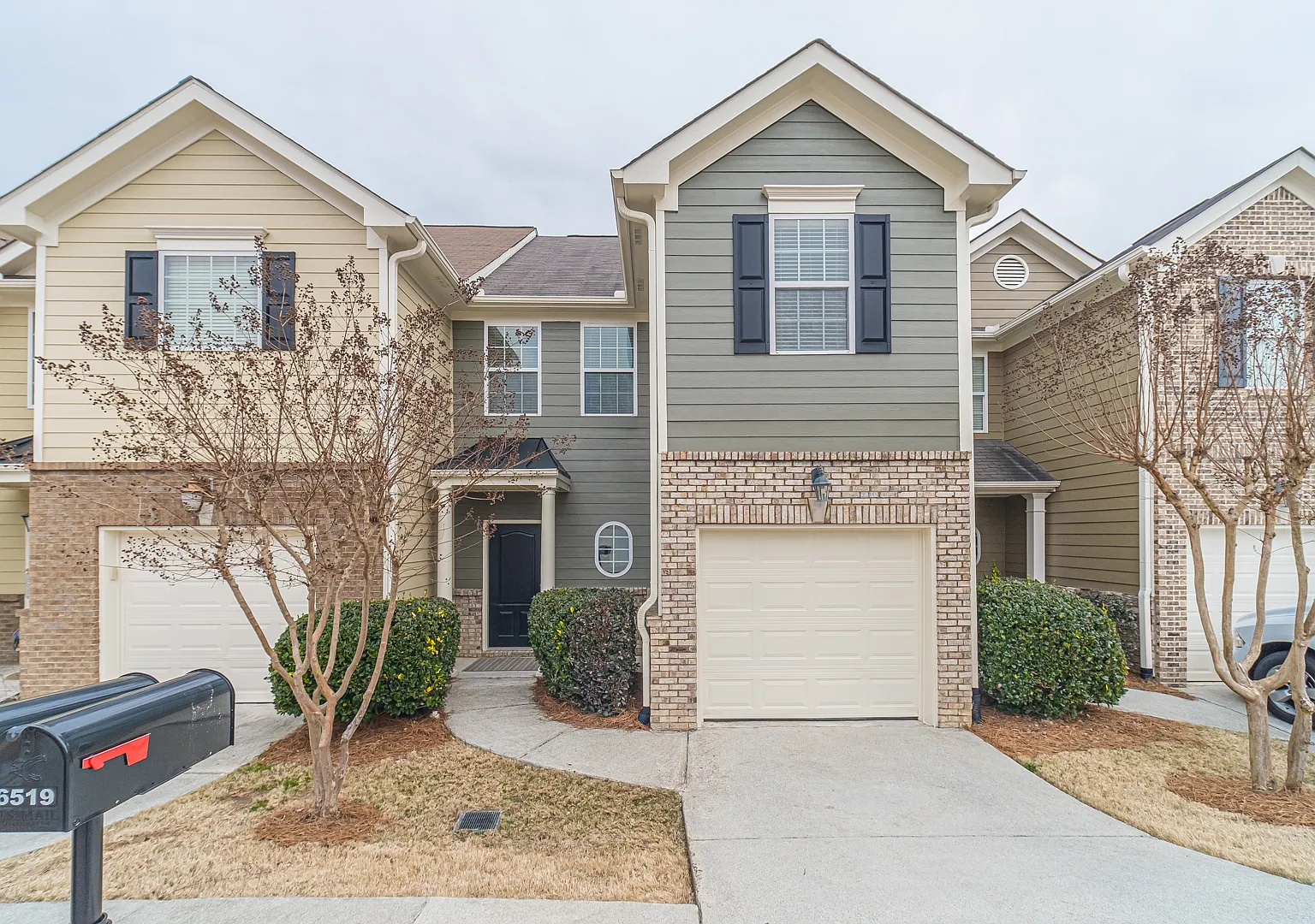 2 bed, 2.5 bath, 1742 sqft, $1,800 — Photo 1
