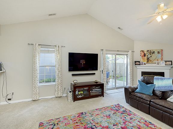 4th image of 9739 River Oak Ln E