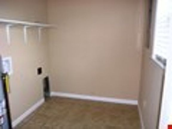 4th image of 611 Cedar St