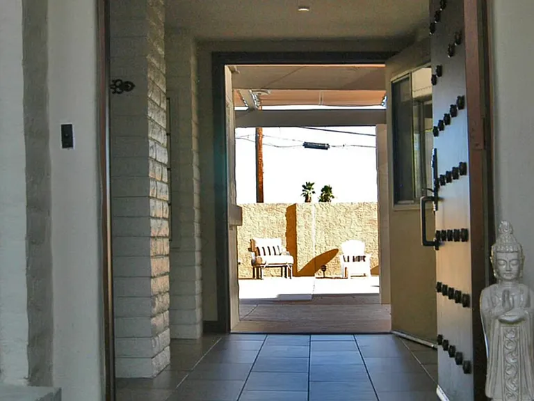 1525 E Las Palmaritas Dr — Photo 2