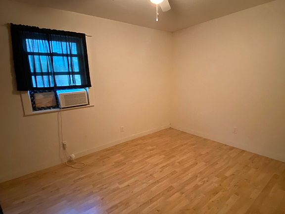 5th image of 3815 Parkwood Dr