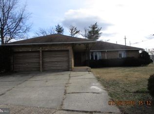 10 E Buckingham Ave, Mount Ephraim, NJ 08059