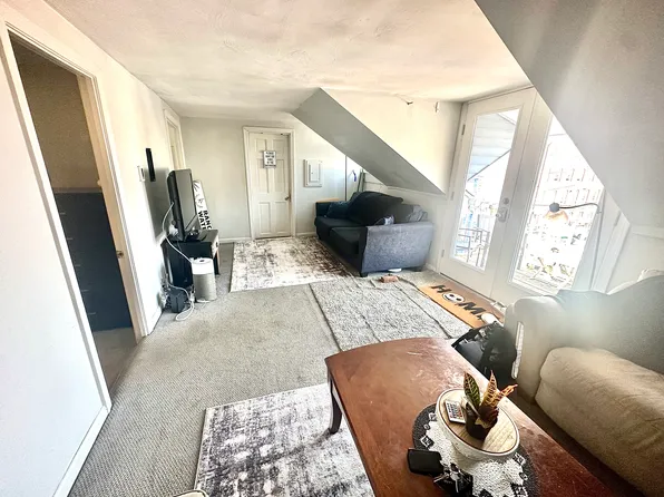 (undisclosed Address), Newport, RI 02840