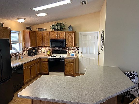 5th image of 700 Artesia Ave