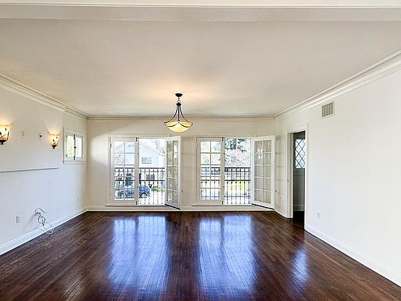 3rd image of 2333 2nd Ave