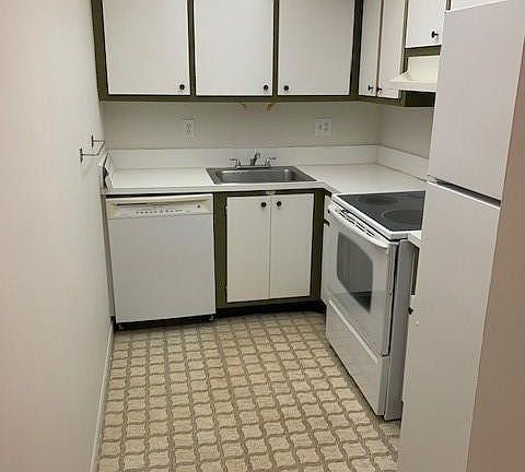 3rd image of 636 NW 13th St APT 35