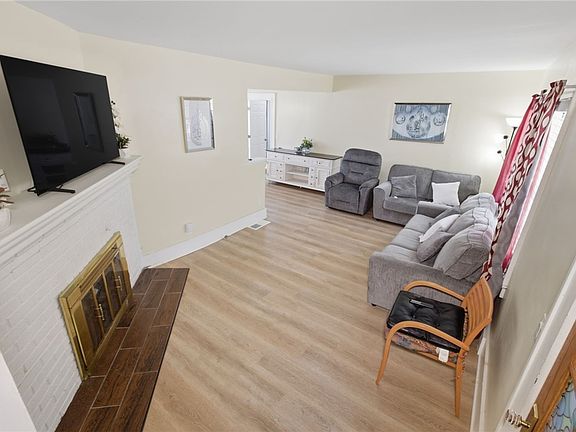 4th image of 780 Genesee Park Blvd