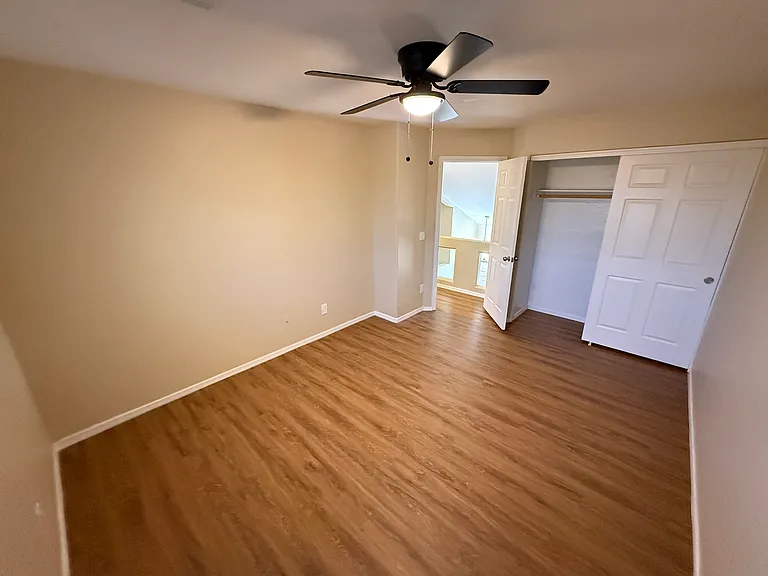 1457 E 10th Pl — Photo 14