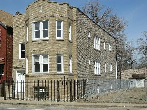 2nd image of 1012 W Marquette Rd