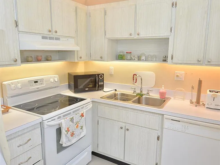 1225 NW 21st St #2105 — Photo 14