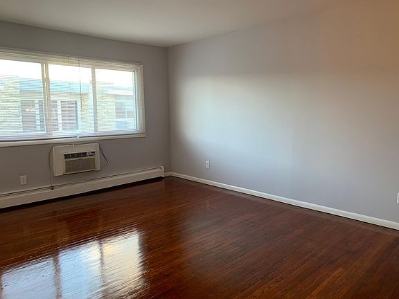 4th image of 5818 50th Ave APT 13
