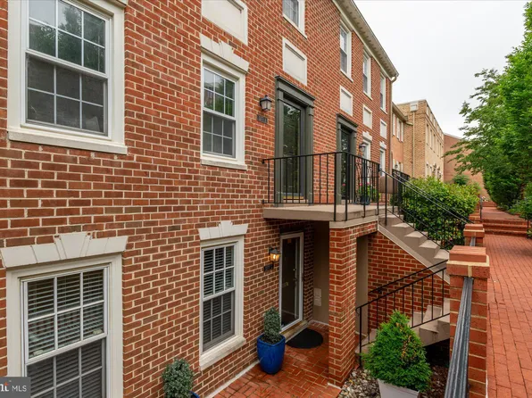 3277 Sutton Pl NW APT C, Washington, DC 20016