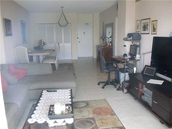 3rd image of 500 Bayview Dr APT 1617