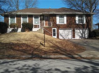 8924 E 90th Ter, Kansas City, MO 64138