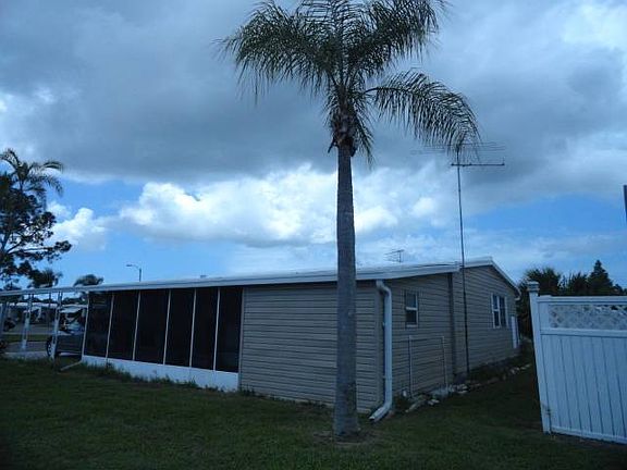 4th image of 2505 E Bay Dr #1
