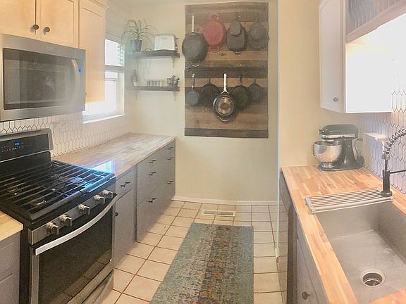 5th image of 403 Meadow Ln