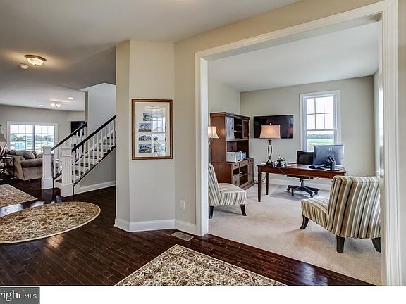 4th image of 331 Ellenwood Dr