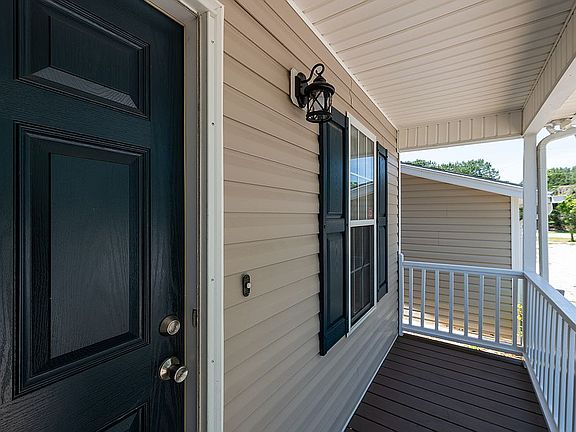 3rd image of 26 Weatherspoon Ln
