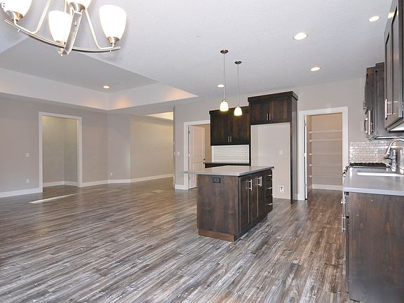 4th image of 6802 NE 69th Cir