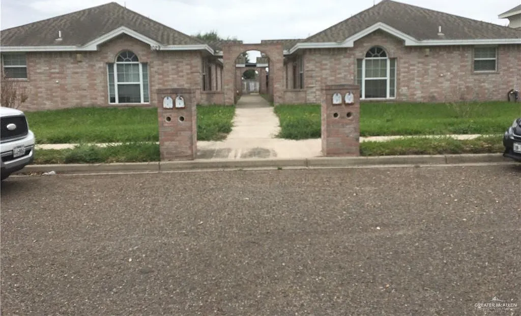2 bed, 2.0 bath, 966 sqft, $845 — Photo 2