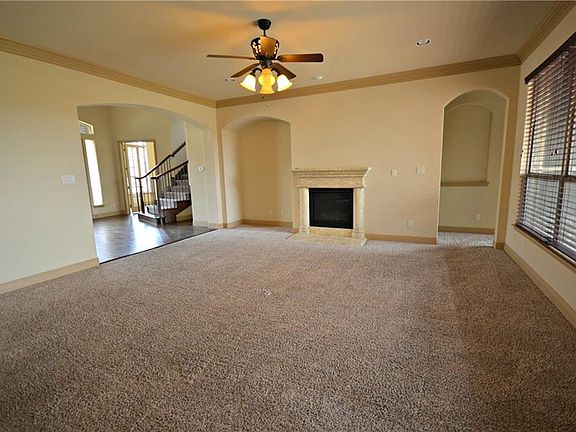3rd image of 3332 Green Tree Dr