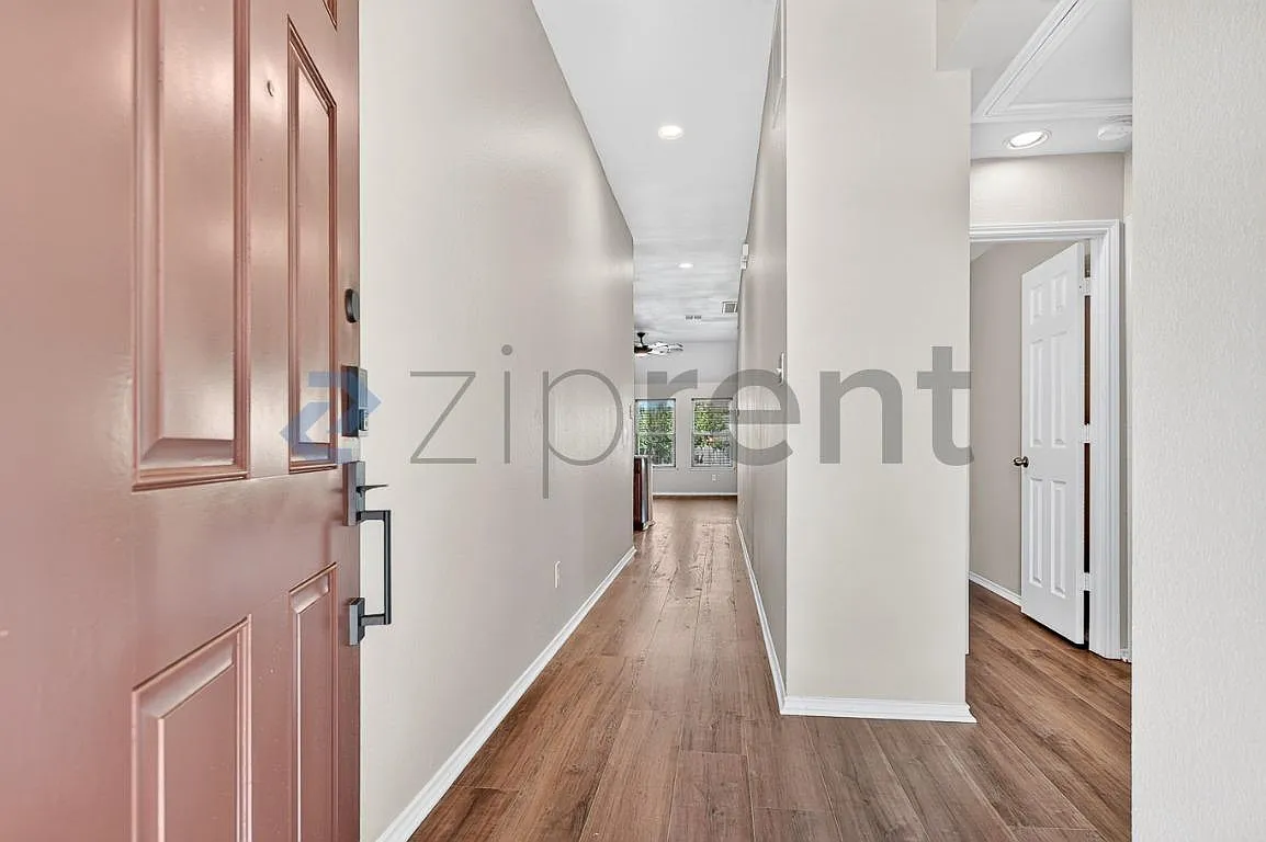 3 bed, 1505 sqft, $1,975 — Photo 4